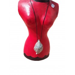 Collier coquillage en argile